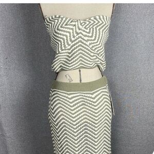 Willow & Wind Woman's Green/Ivory Crochet Long Skirt & Crop Top Set, size M